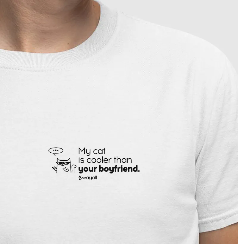 Camiseta Regular - My cat is cooler than your boyfriend