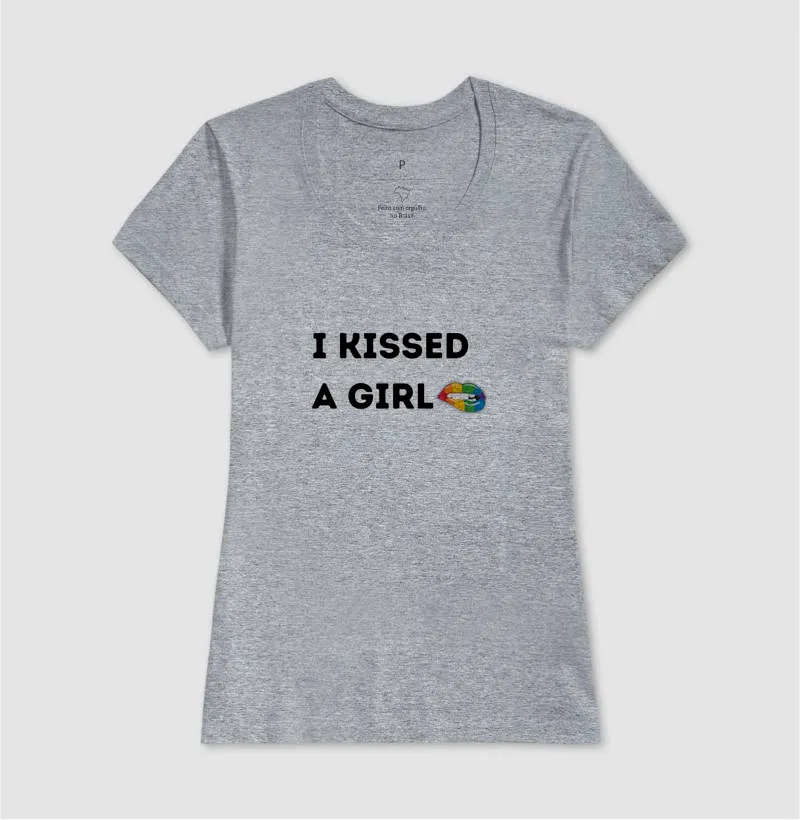 I KISSED A GIRL - Imagem 9