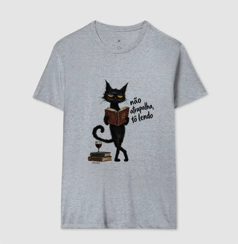 Camiseta Não Atrapalha, Tô Lendo — Gato Leitor - Imagem 8