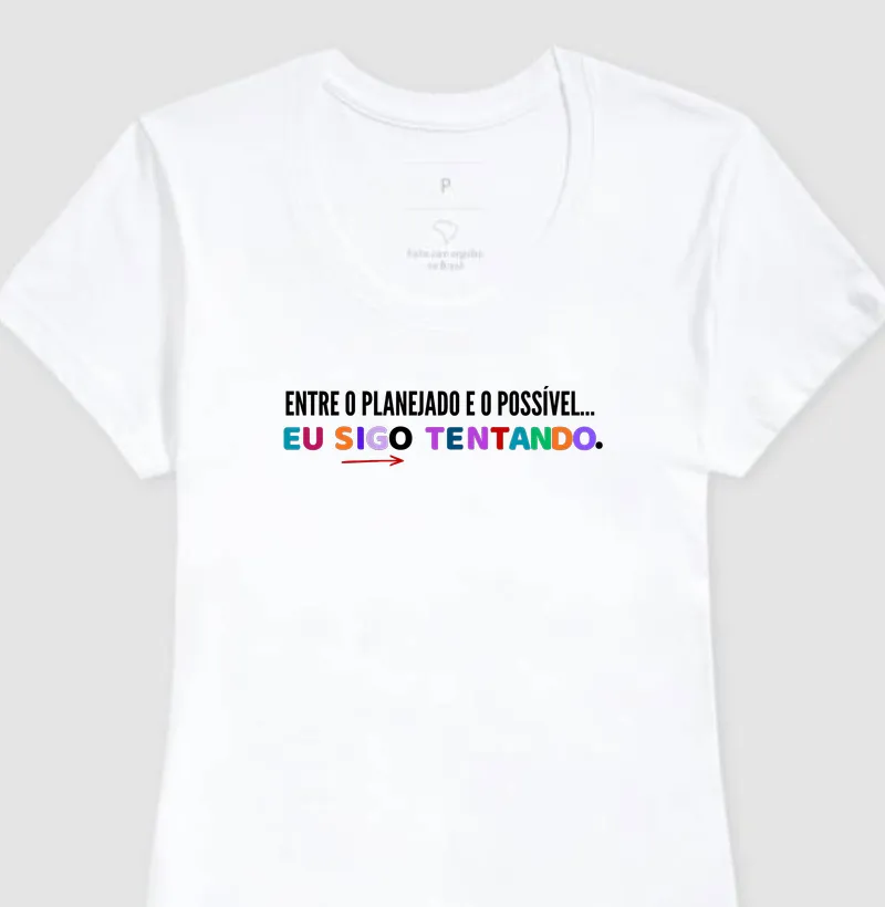 Camiseta Entre o planejado e o possível... Eu sigo tentando.