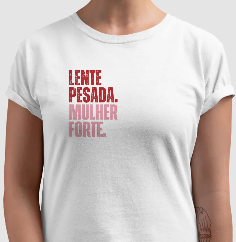 Lente pesada mulher forte