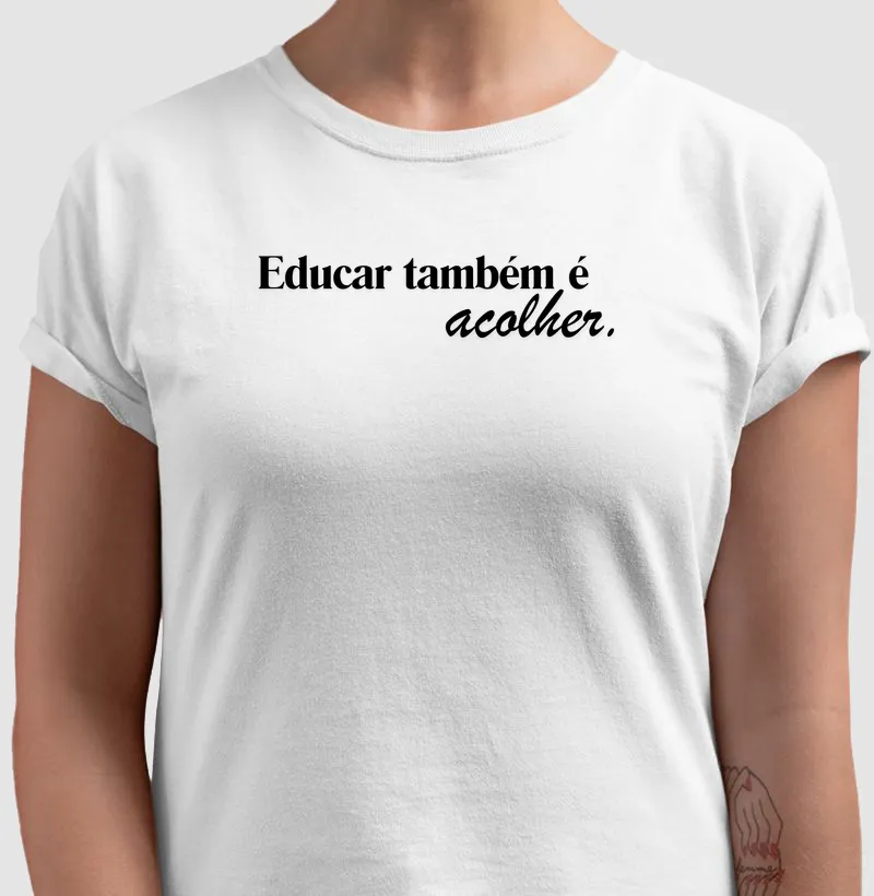 Camiseta Educar Também é Acolher