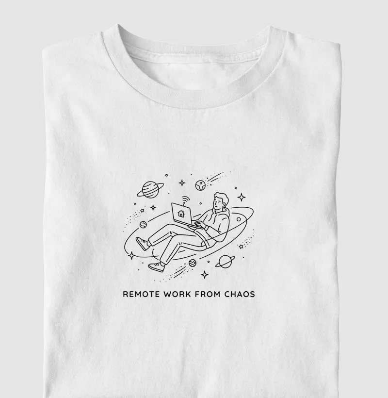 Camiseta Remote Work From Chaos – Ilustrada – No Plan Club