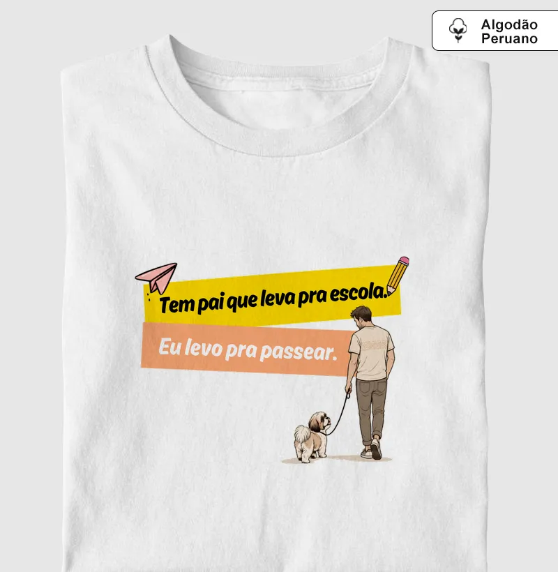 Tem pai que leva pra escola, eu levo pra passear 