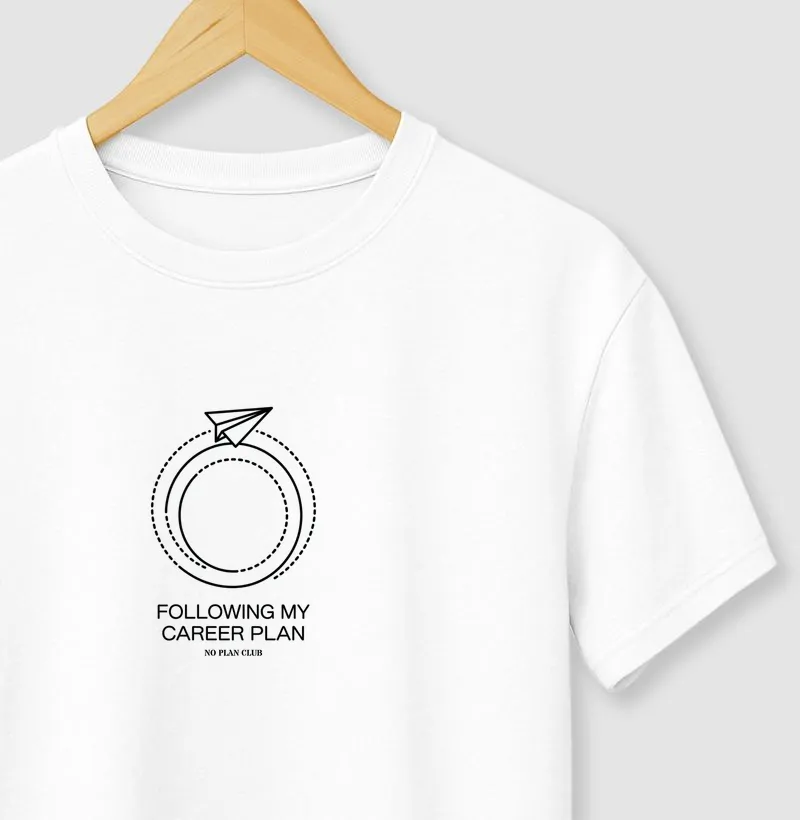 Camiseta Minimalista Following My Career Plan – No Plan Club