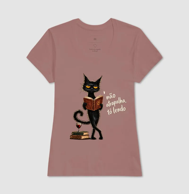 Camiseta Não Atrapalha, Tô Lendo — Gato Leitor - Imagem 17