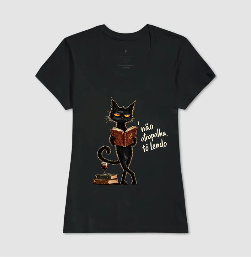 Camiseta Não Atrapalha, Tô Lendo — Gato Leitor - Imagem 3
