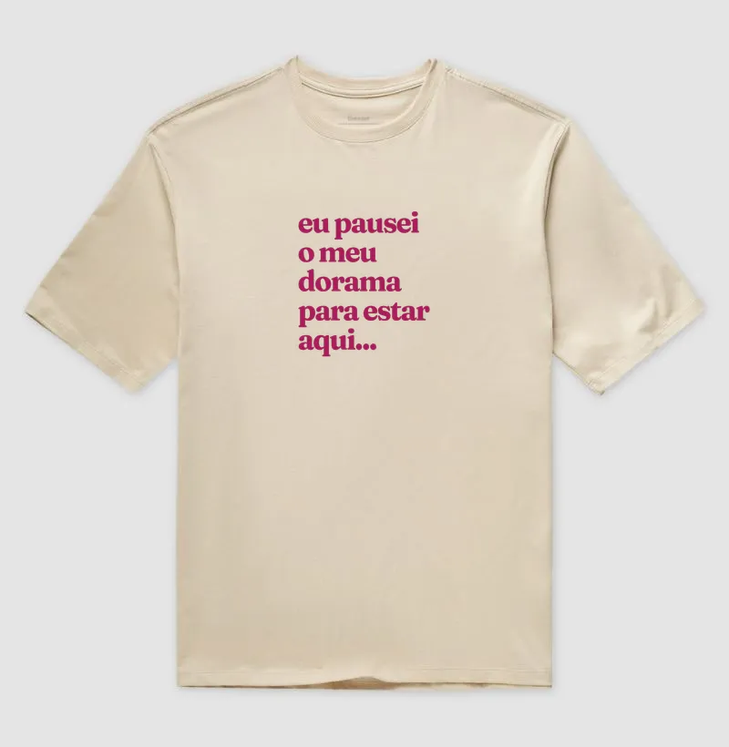Camiseta Oversized Eu pausei meu dorama para estar aqui - Imagem 3