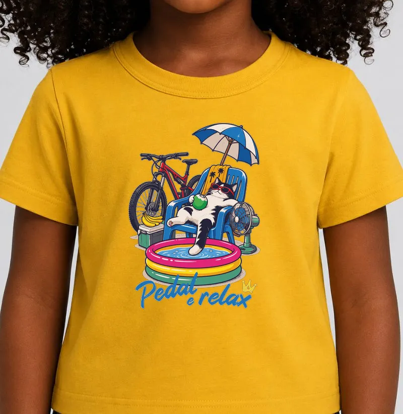 Gatinho ciclista preguiçoso