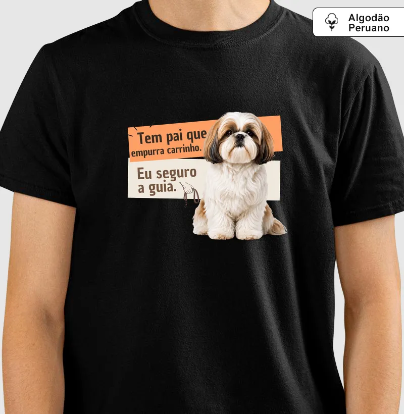 Tem pai que empurra carinho, eu seguro a guia