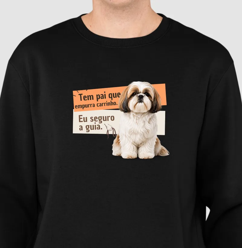 Tem pai que empurra carinho, eu seguro a guia