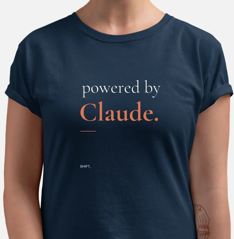 Powered By Claude - Escrita - Algodão