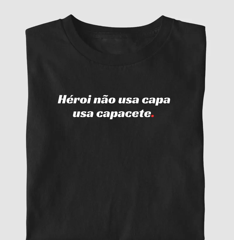 Héroi não usa capa usa capacete.