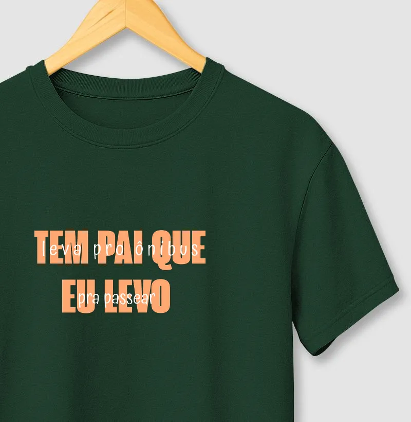 Tem pai que leva pro ônibus, eu levo pra passear